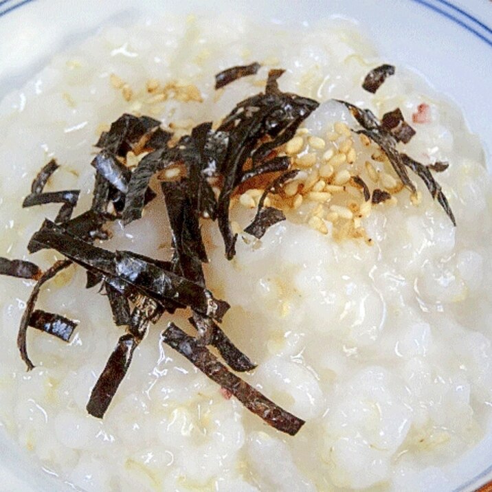 鉄鍋がイイ感じ♪ とろとろ「玄米がゆ」